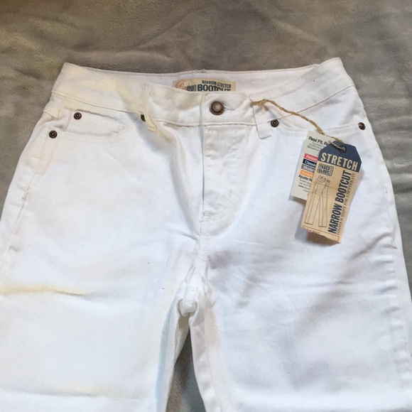 white narrow jeans